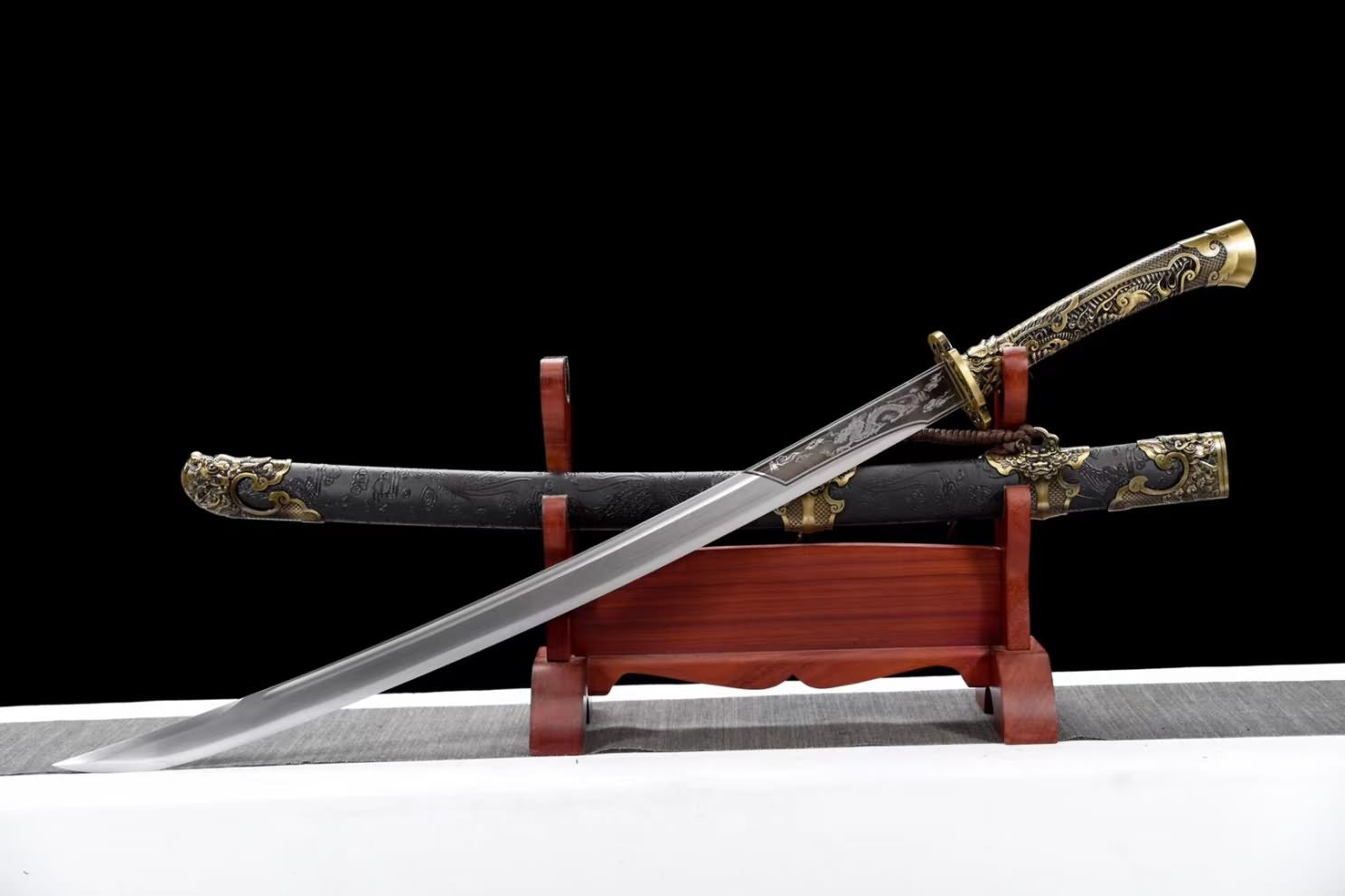 Hand-Forged Chinese Swords - Authentic Dao and Broadsword Craftsmanship | High Carbon Steel Blades with Alloy Handles