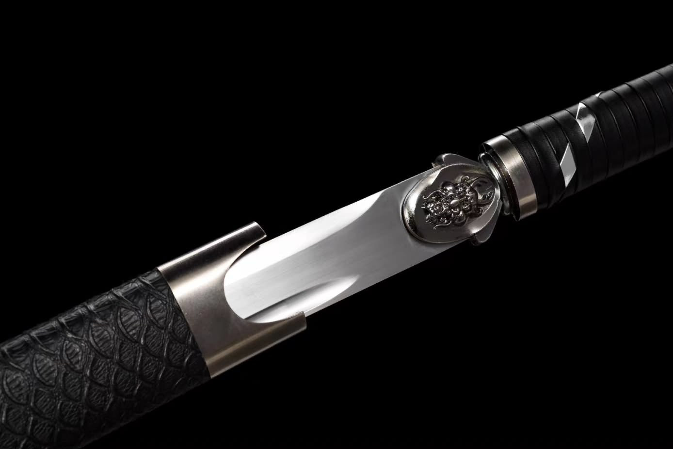 Da dao,Broadsword, high Carbon Steel Blade,Alloy Fittings,Black Scabbard,LOONGSWORD