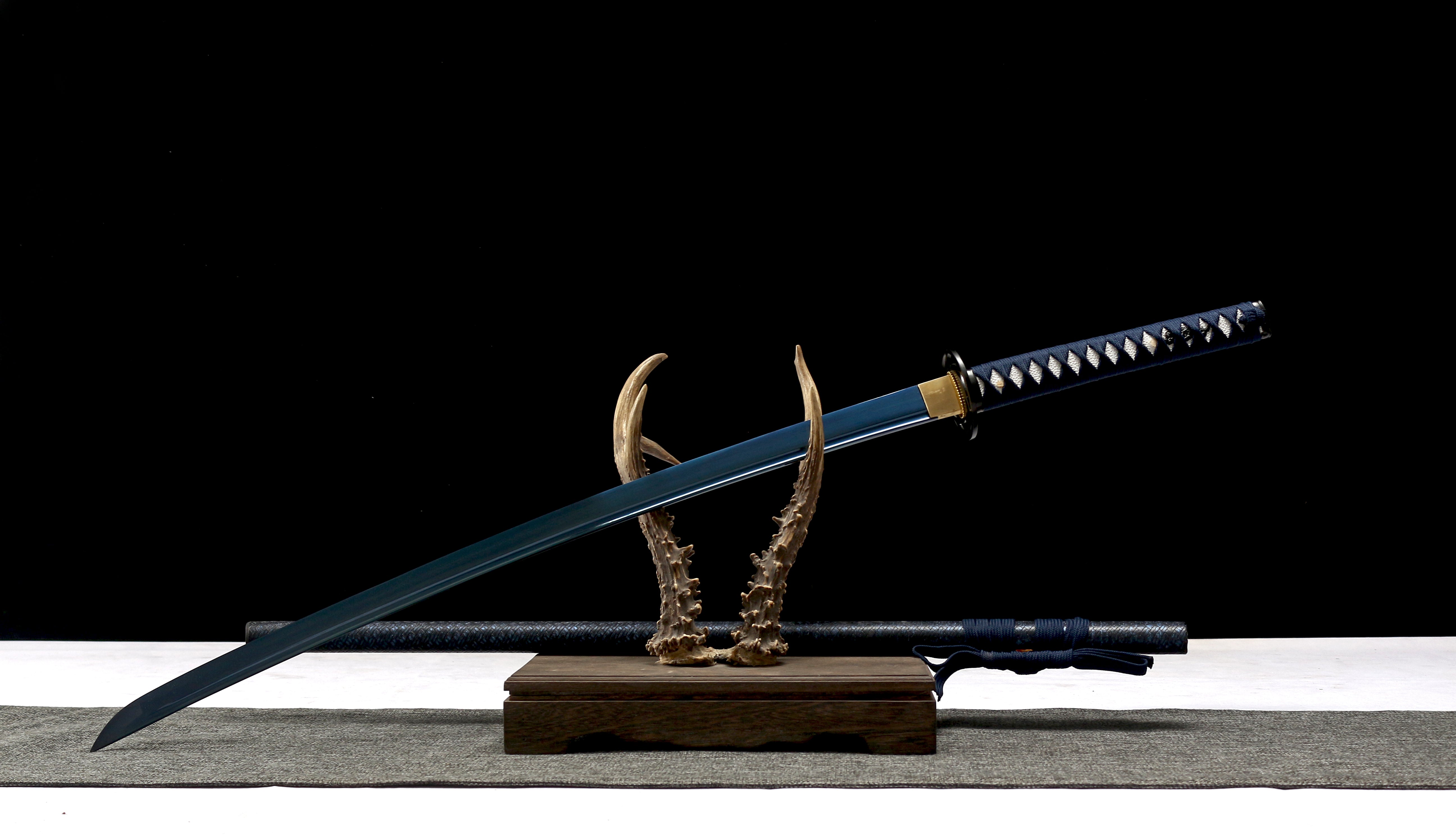 Hand Forged Japanese Katana Cerulean Ephemera Blade(1045 Carbon Steel)