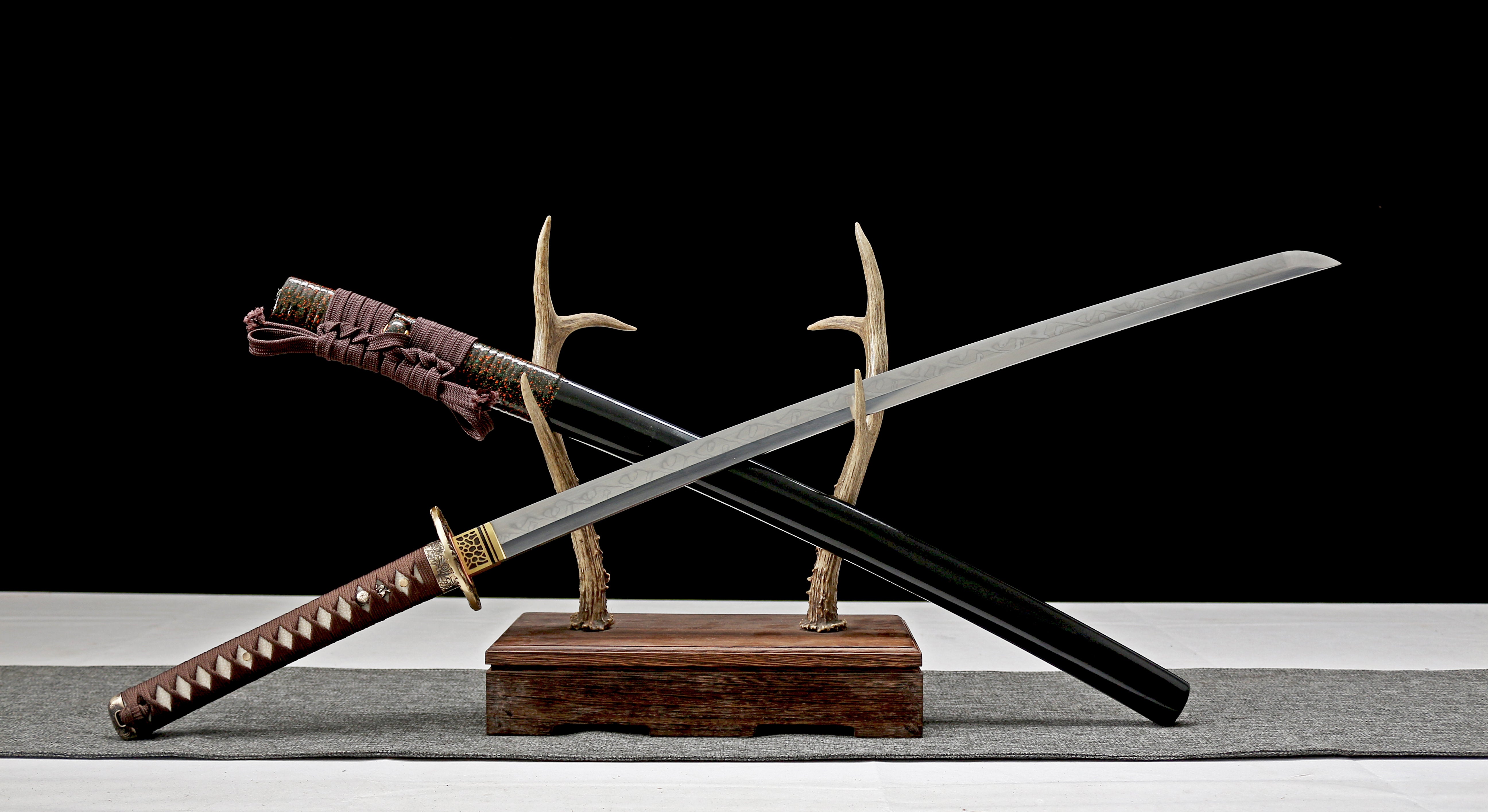 Hand Forged Japanese Katana Yoru No Taka Black Ops Shinobi Blade(1095 Carbon Steel)