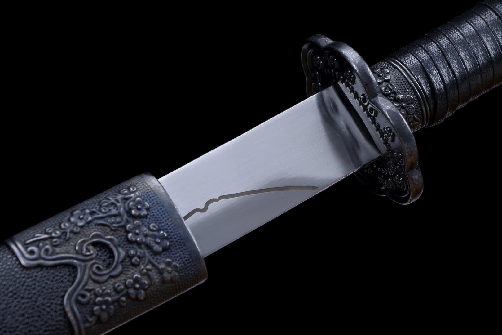 Hand Forged Broadsword,Forged 1060 Carbon Steel blade,Skin scabbard,Alloy fittings