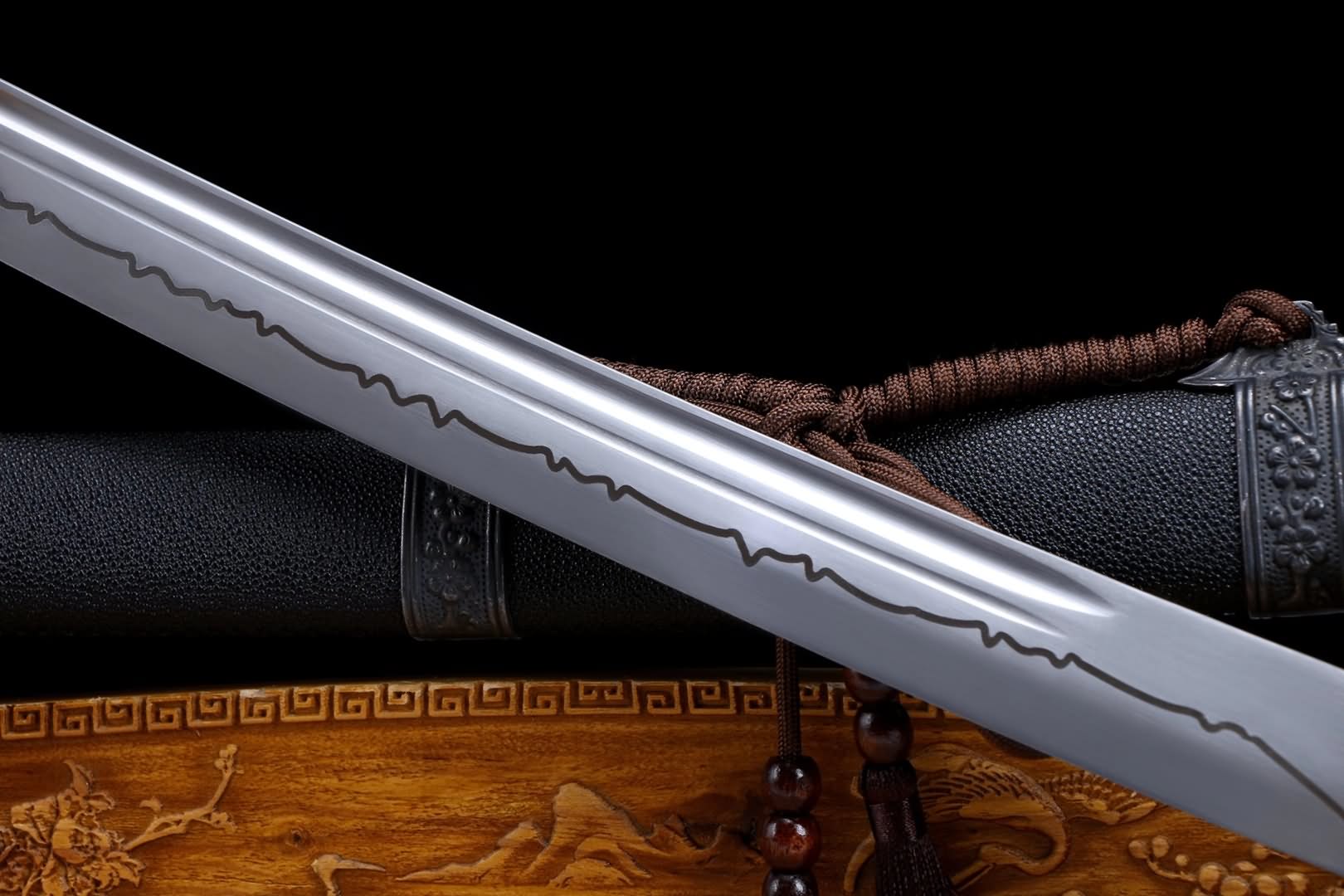 Hand Forged Broadsword,Forged 1060 Carbon Steel blade,Skin scabbard,Alloy fittings