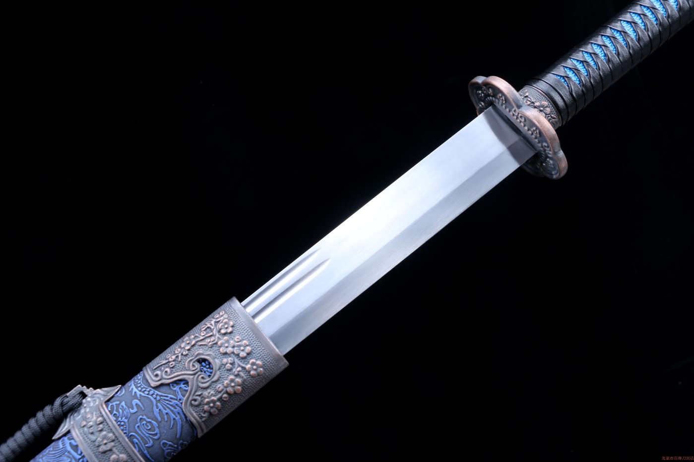 Hand Forged Qing dao swords,1060 Carbon Steel black blade,Blue Pu scabbard