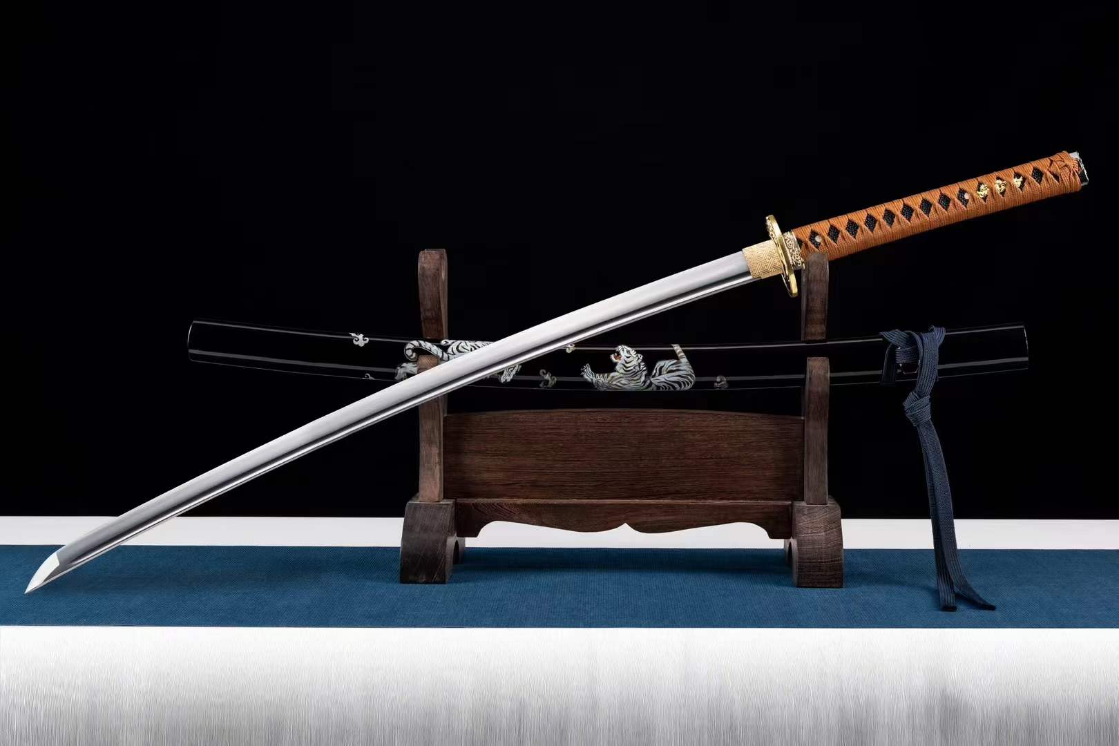 Hand Forged Japanese Katana Tiger 虎 Blade(1060 Carbon Steel)