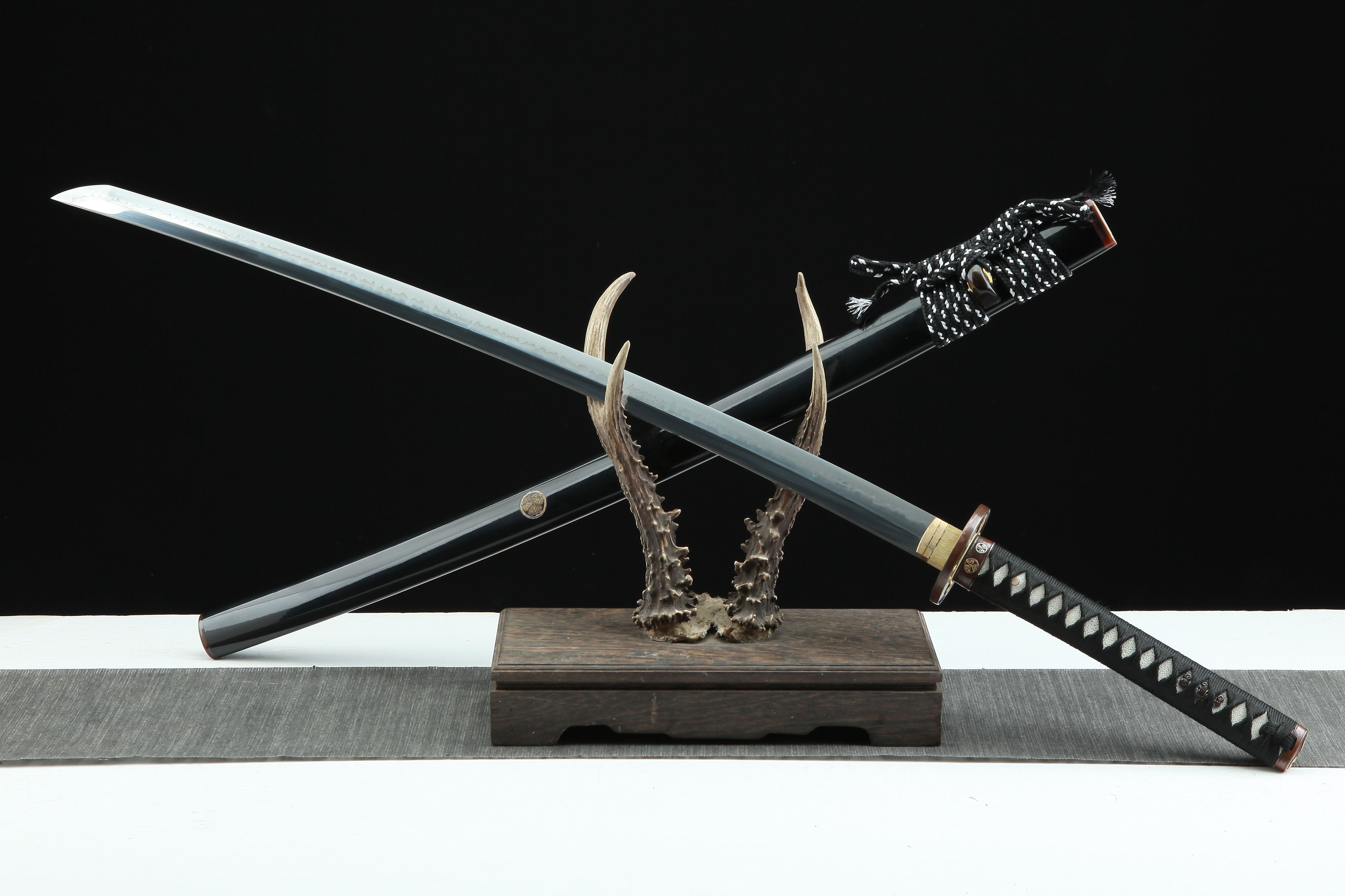 Hand Forged Japanese Katana Gilded Abyss Blade(Damascus Steel)