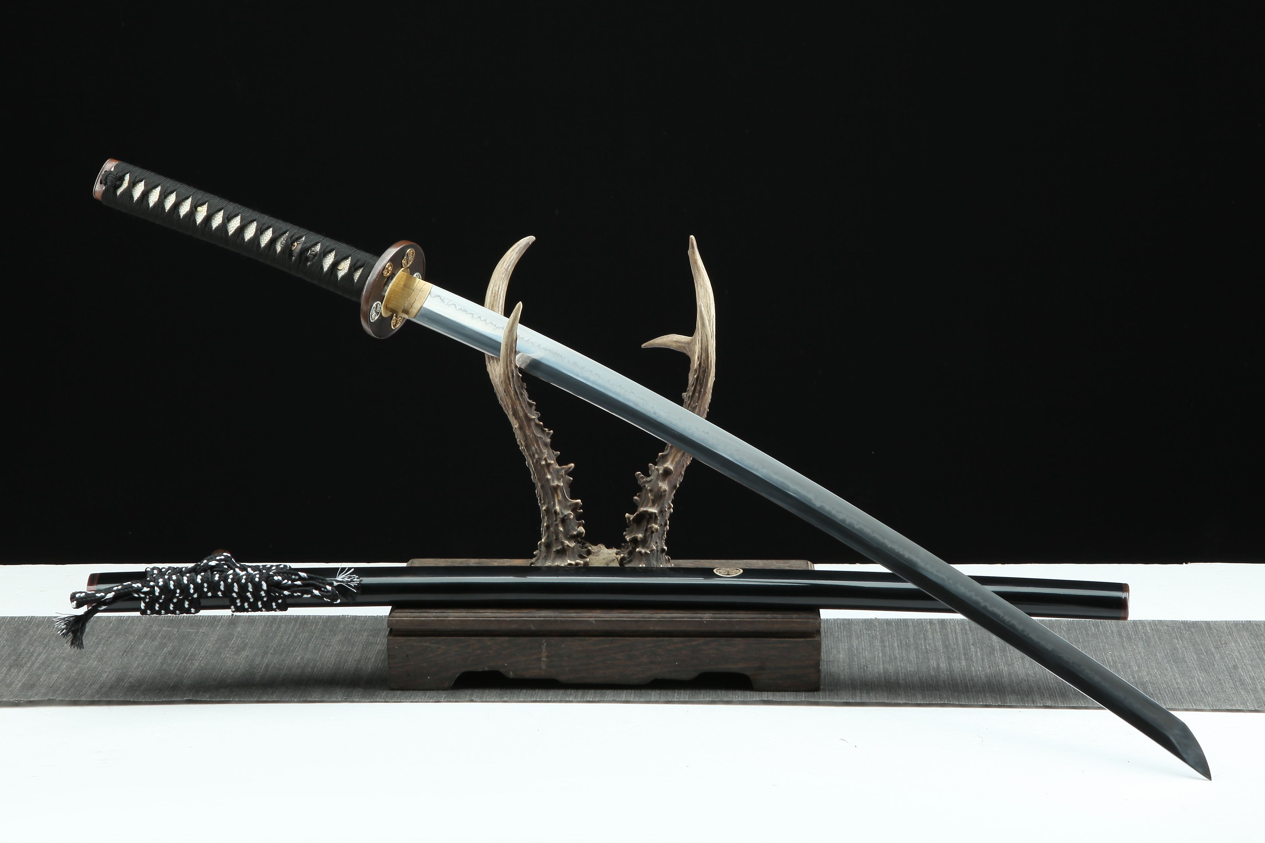 Hand Forged Japanese Katana Gilded Abyss Blade(Damascus Steel)