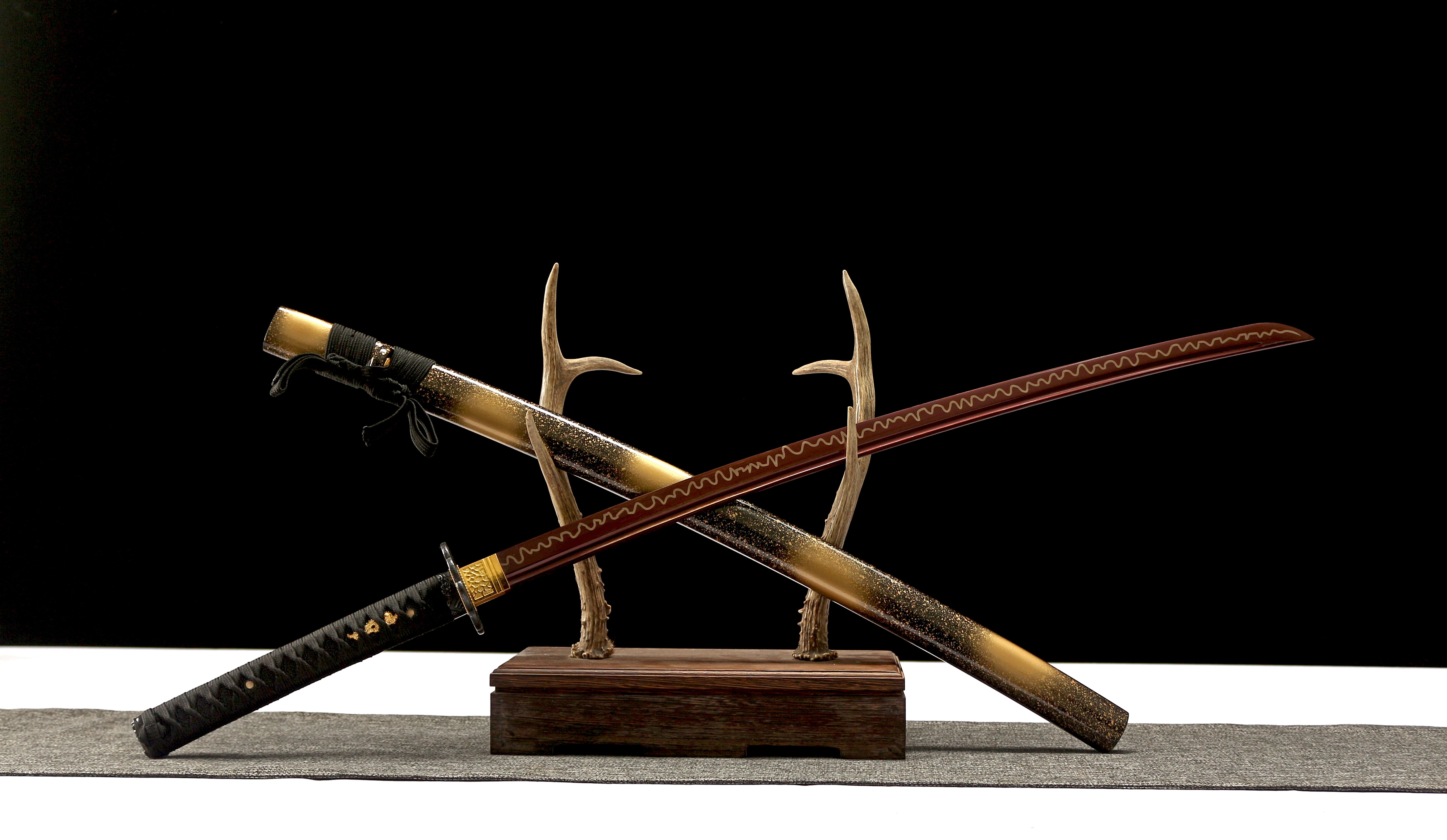 Hand Forged Japanese Katana Gilded Spots Blade(1045 Carbon Steel)