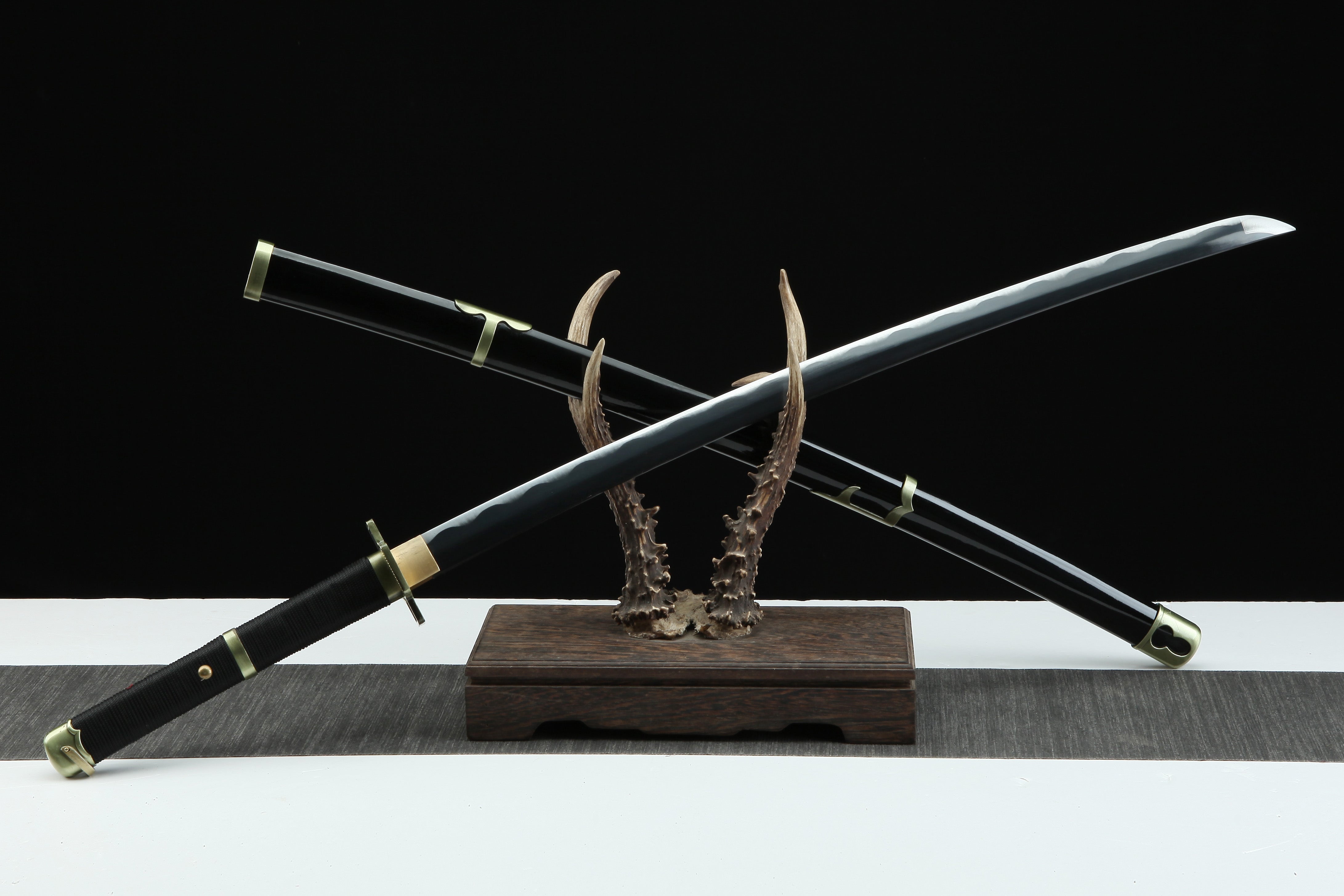 Hand Forged ONE PIECE Japanese Katana Roronoa Zoro Chakma Blade(1045 Carbon Steel)