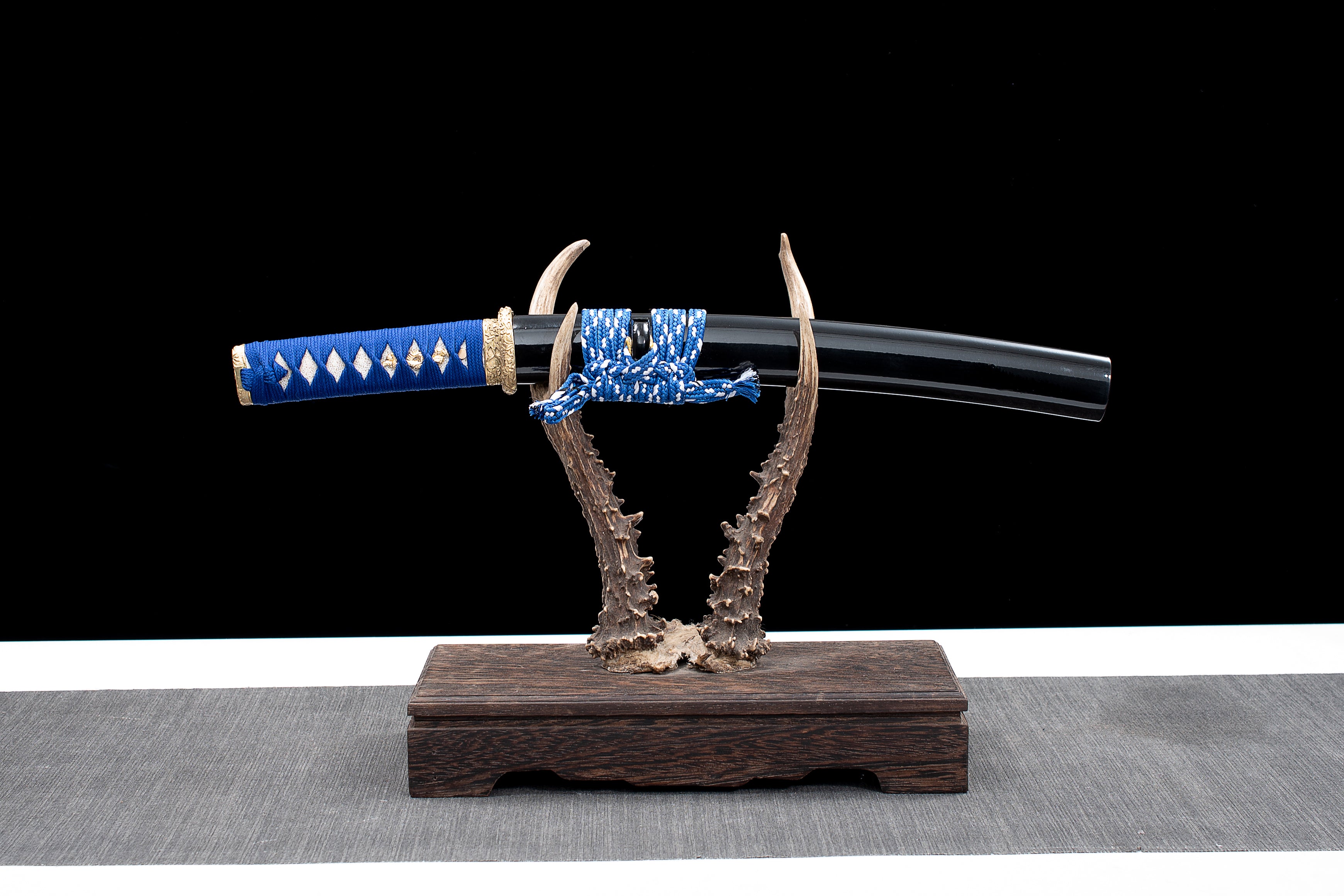 Hand Forged Japanese Tanto Black Tortoise Blade(Damascus Steel)