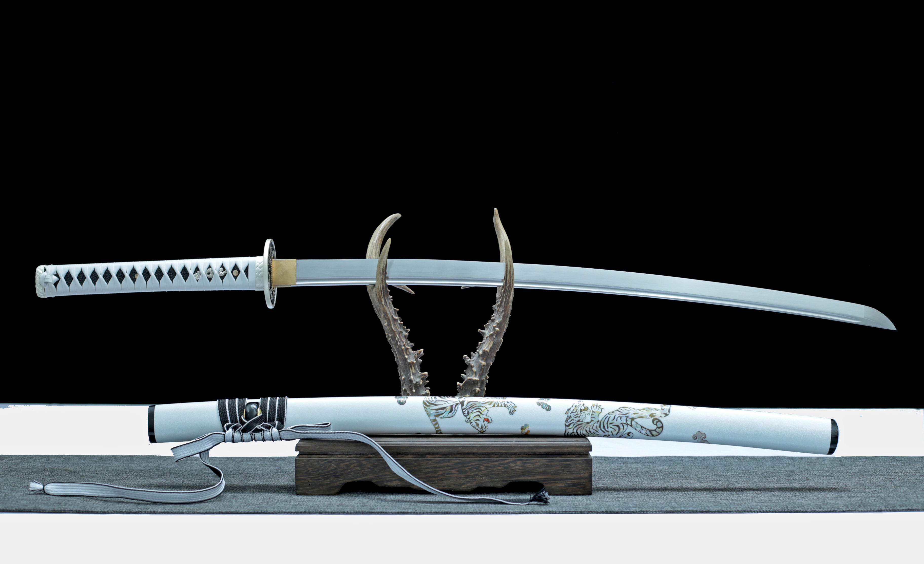 Hand Forged Japanese Katana Bai Mo's Eclipse Blade(1095 Carbon Steel)