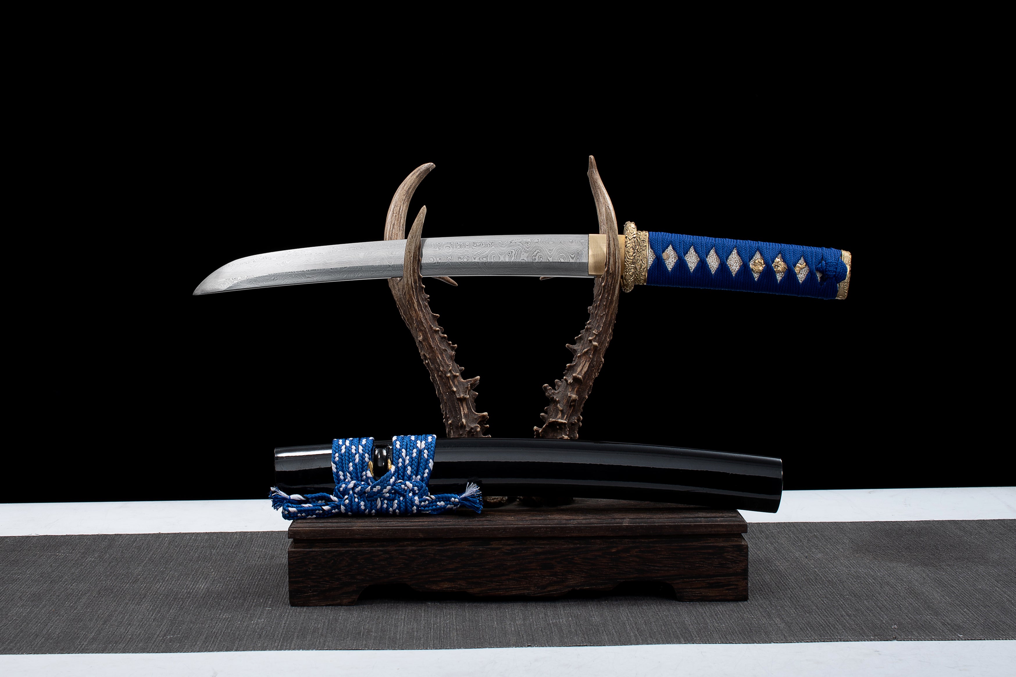 Hand Forged Japanese Tanto Black Tortoise Blade(Damascus Steel)