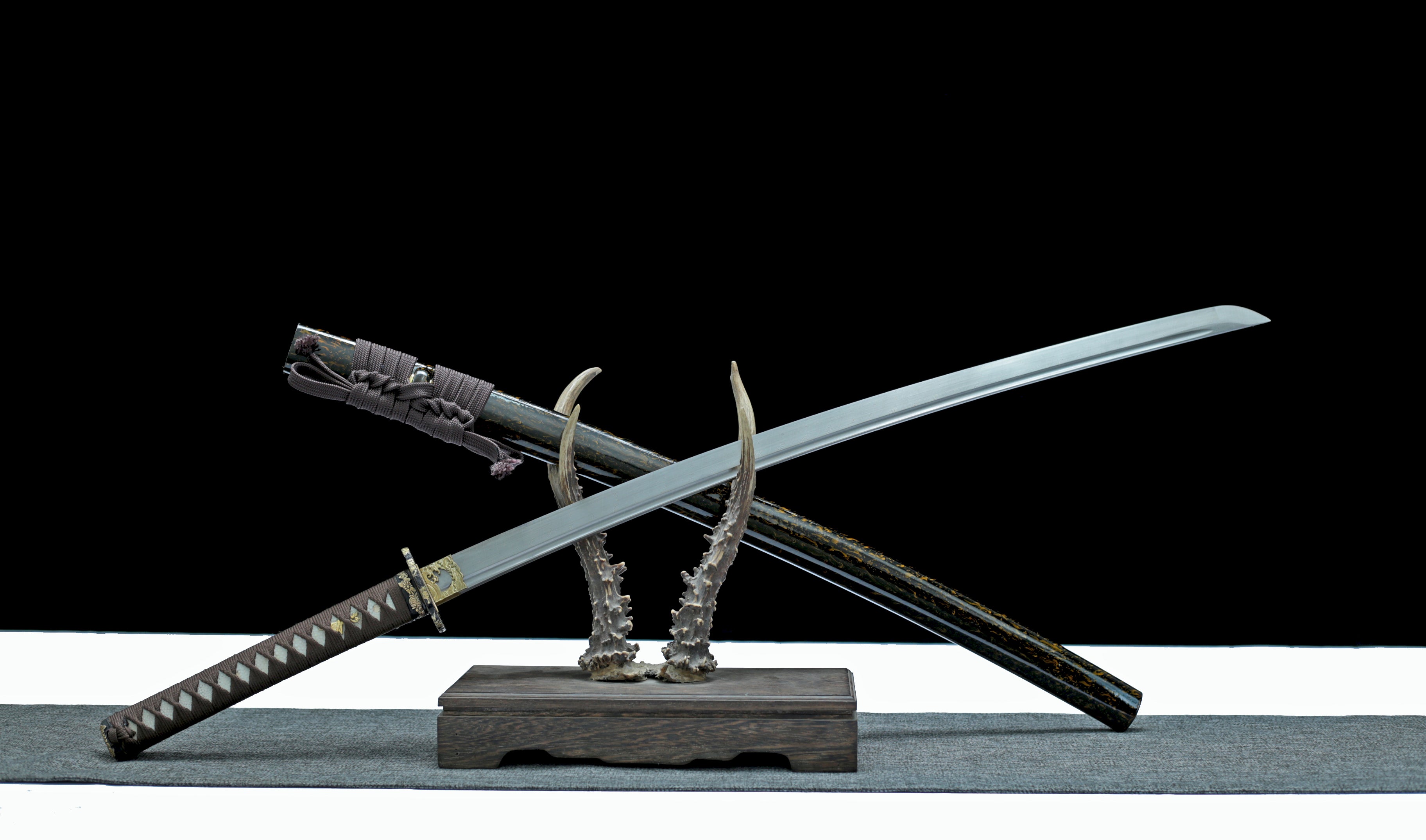 Hand Forged Japanese Katana Celestial Glyph Blade(Damascus Steel)