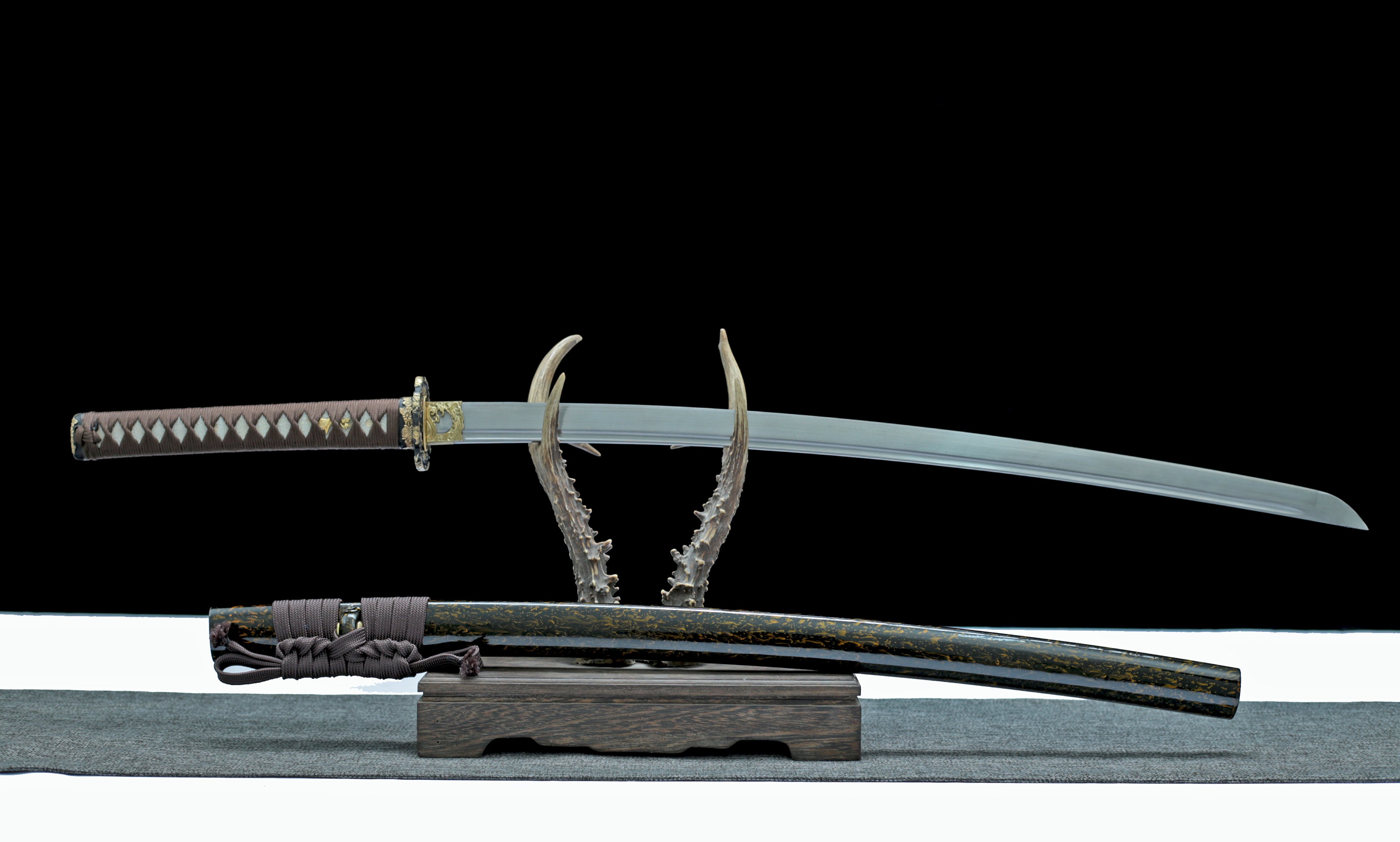 Hand Forged Japanese Katana Celestial Glyph Blade(Damascus Steel)