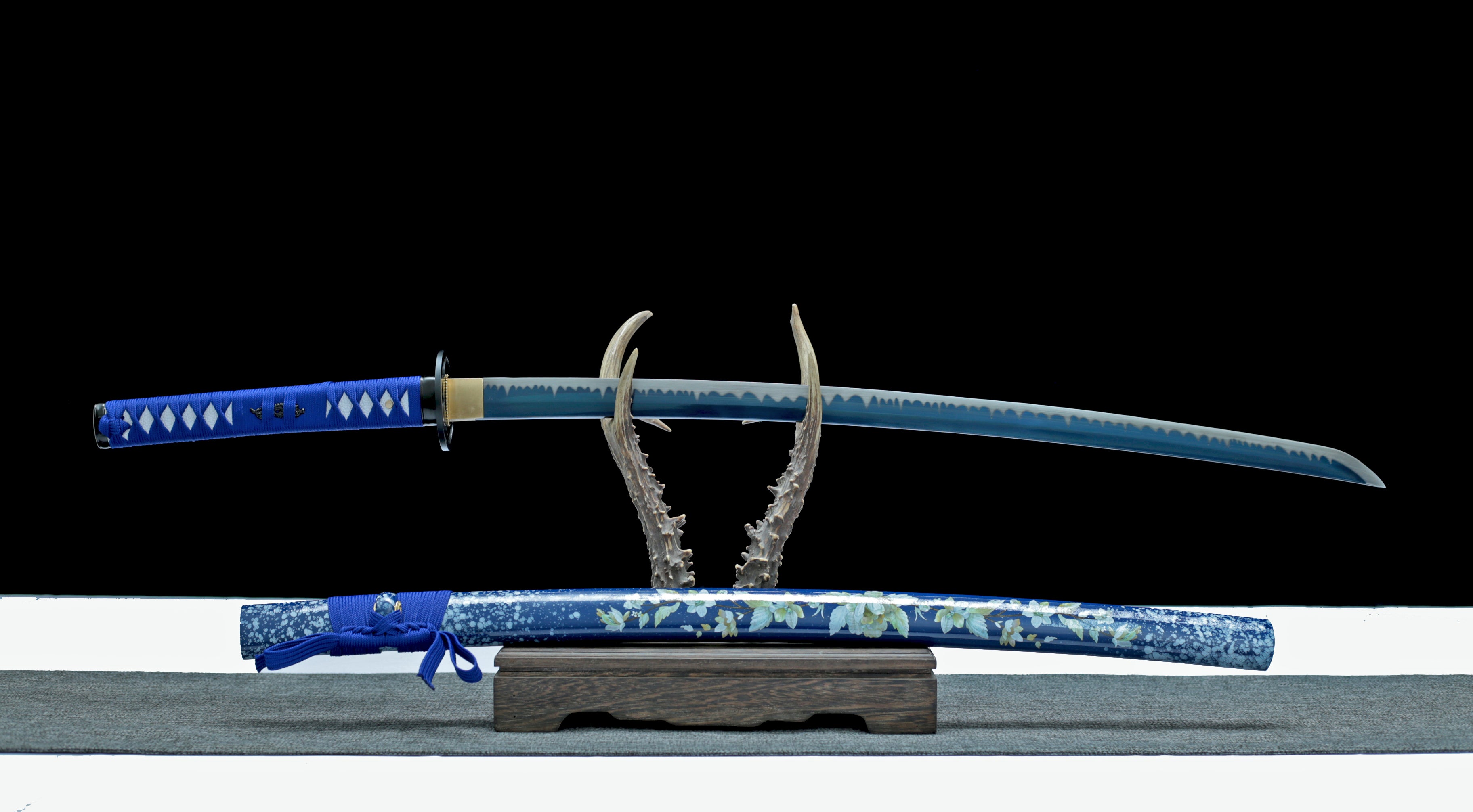 Hand Forged Japanese Katana Lotus Requiem Blade(1095 Carbon Steel)