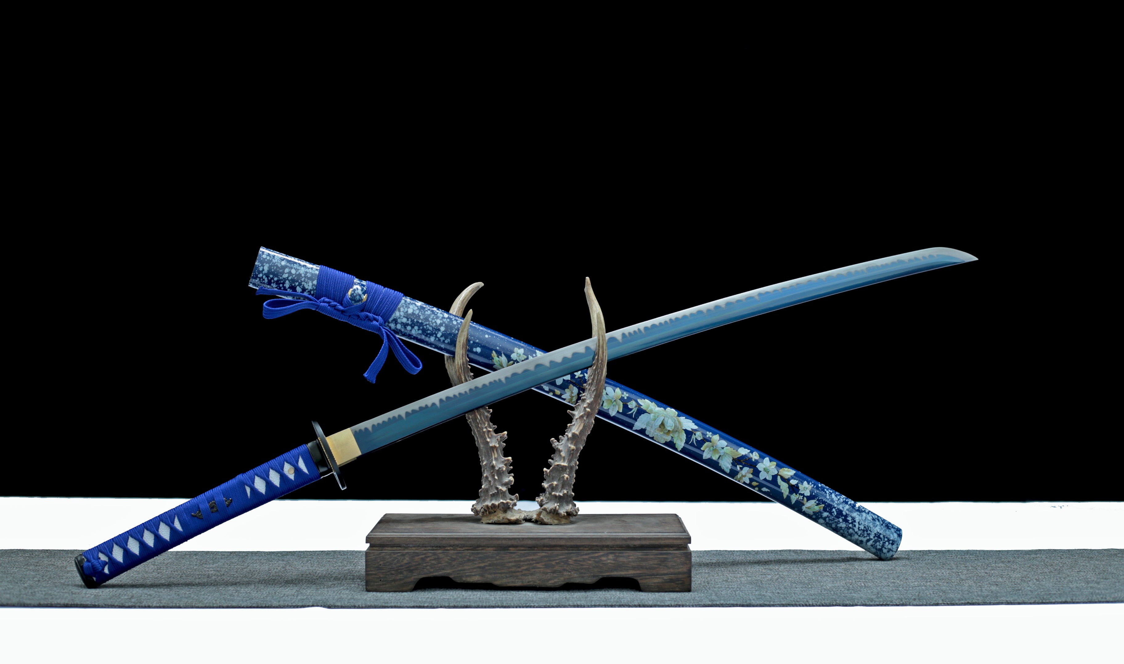 Hand Forged Japanese Katana Lotus Requiem Blade(1095 Carbon Steel)