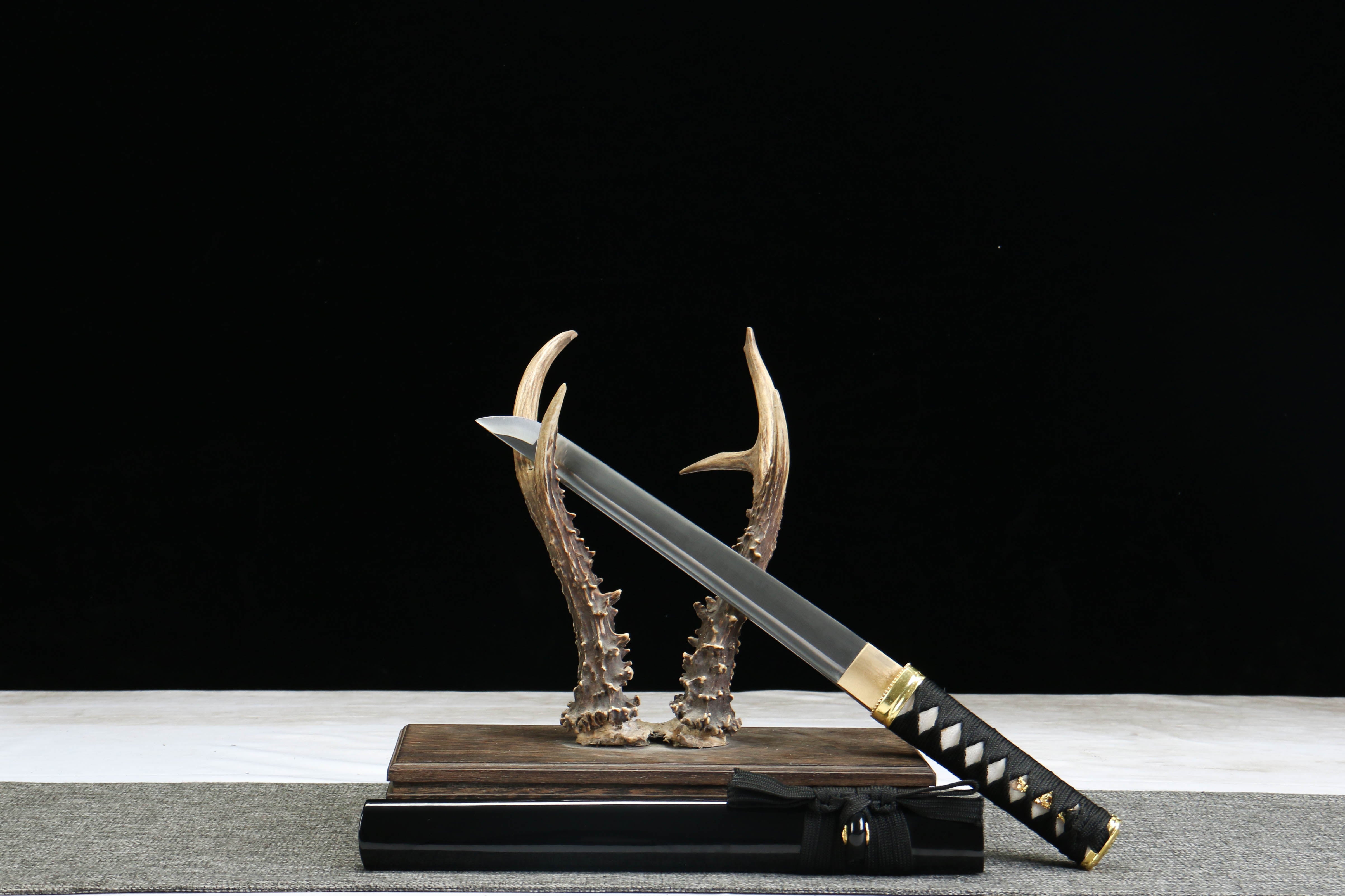 Hand Forged Japanese Tanto Frostglow Zenith Blade(1060 Carbon Steel)