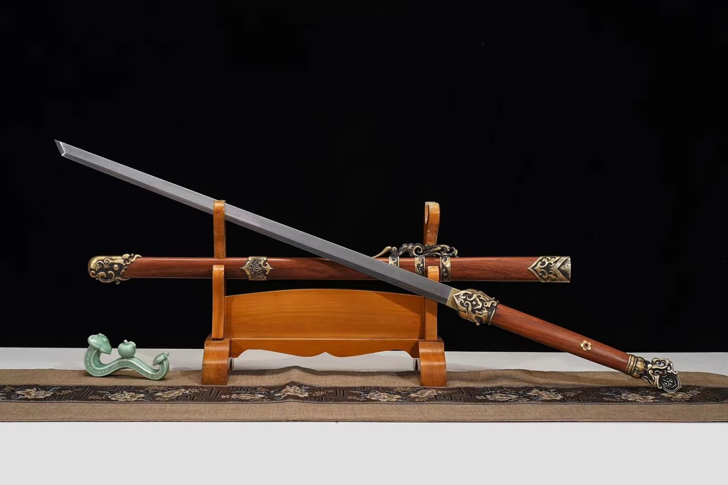 Rosefinch Tang dao Swords-Handcrafted Damascus Steel Blade with Brass Fittings Rosewood Scabbard